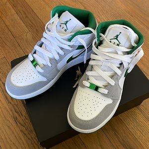 NIB Air Jordan 1 Mid Pine Green 🍀